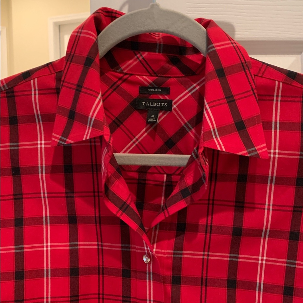 NWOT Talbots Non-Iron Red and Black Tunic. Size 4. Excellent condition.